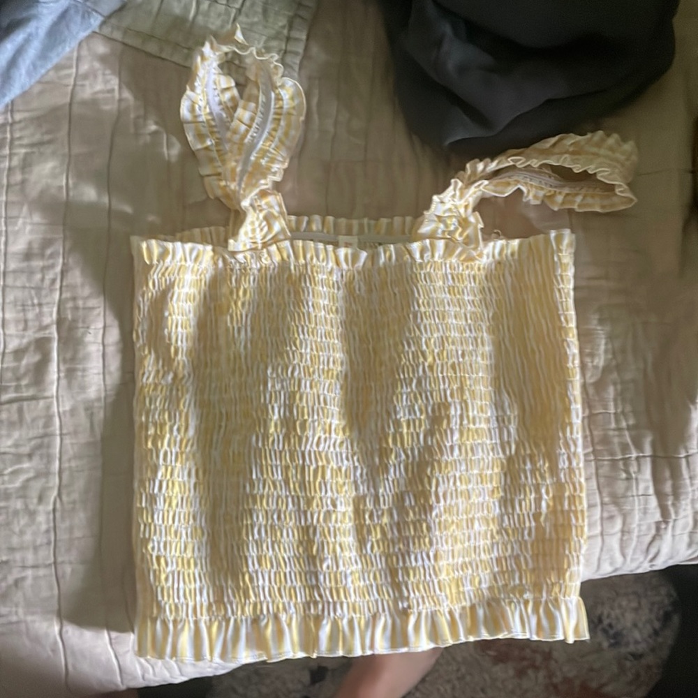 Yellow and white stretchy crop
